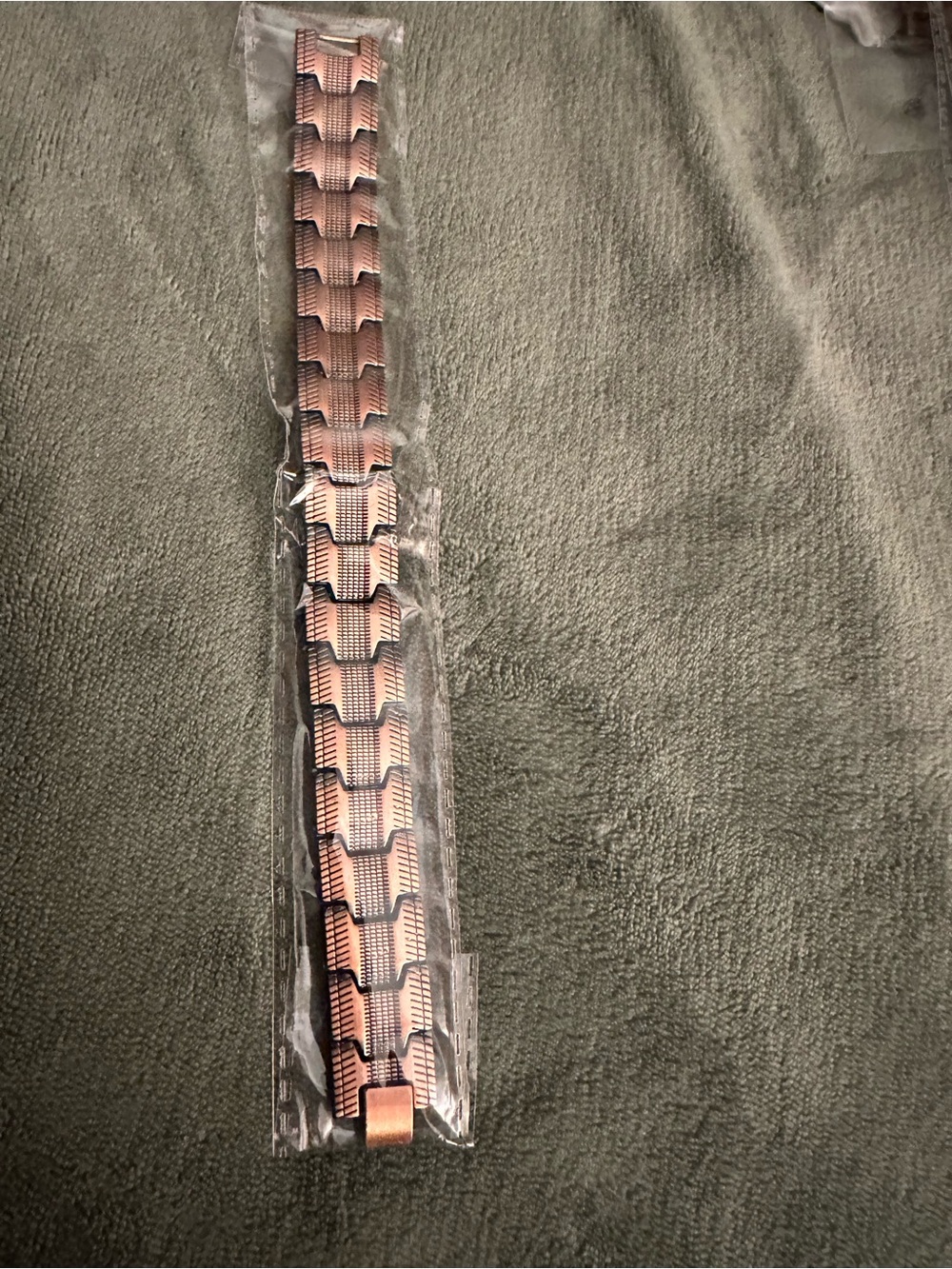 Rose Gold Men's Link Bracelet - Stylish Metallic Accessory